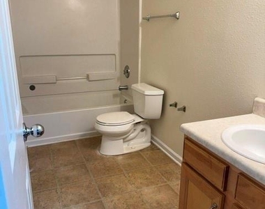 8428 Panglemont Drive - Photo Thumbnail 13