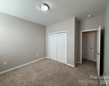 933 Central Park Circle - Photo Thumbnail 18
