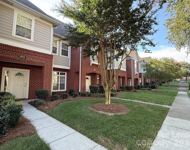 933 Central Park Circle - Photo Thumbnail 4