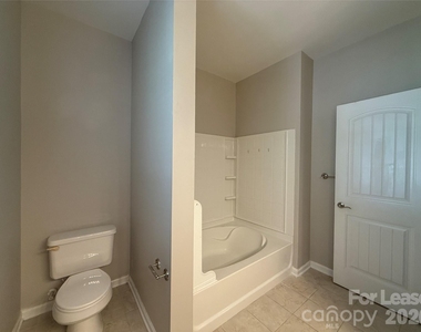 933 Central Park Circle - Photo Thumbnail 23