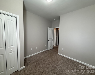 933 Central Park Circle - Photo Thumbnail 16