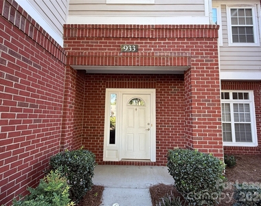 933 Central Park Circle - Photo Thumbnail 6