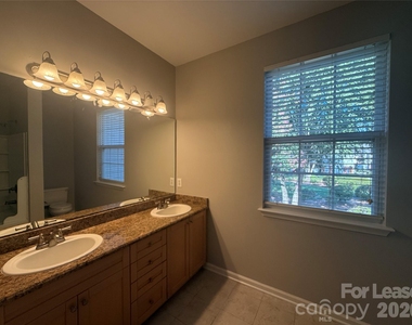 933 Central Park Circle - Photo Thumbnail 24