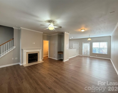 933 Central Park Circle - Photo Thumbnail 9