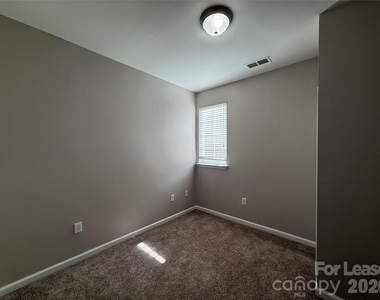 933 Central Park Circle - Photo Thumbnail 17