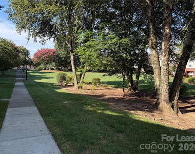 933 Central Park Circle - Photo Thumbnail 5