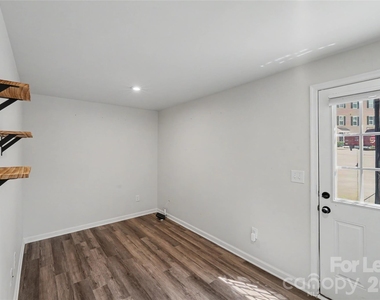 6042 Cutwater Circle - Photo Thumbnail 6