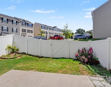 6042 Cutwater Circle - Photo Thumbnail 4
