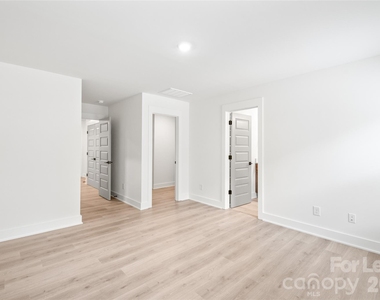 2007 Wilson Avenue - Photo Thumbnail 24