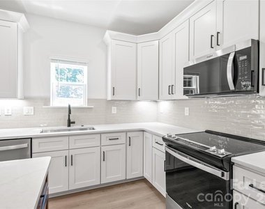 2007 Wilson Avenue - Photo Thumbnail 12