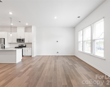 302 Silver Fleet Drive - Photo Thumbnail 7