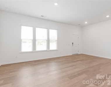 302 Silver Fleet Drive - Photo Thumbnail 9