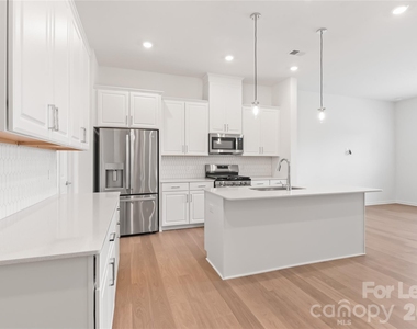302 Silver Fleet Drive - Photo Thumbnail 12