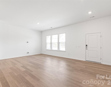 302 Silver Fleet Drive - Photo Thumbnail 6