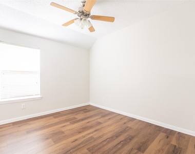 11301 New Orleans Drive - Photo Thumbnail 10