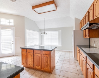 11301 New Orleans Drive - Photo Thumbnail 7