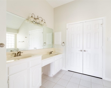 11301 New Orleans Drive - Photo Thumbnail 3