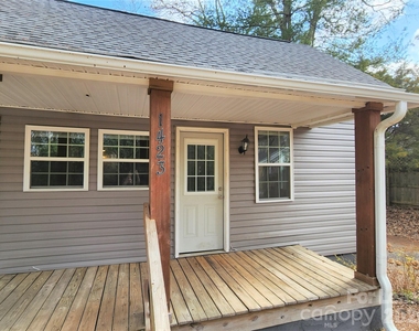 1423 Oakshade Avenue - Photo Thumbnail 1