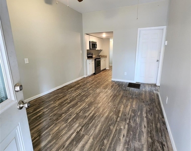 1423 Oakshade Avenue - Photo Thumbnail 2