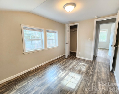 1423 Oakshade Avenue - Photo Thumbnail 10
