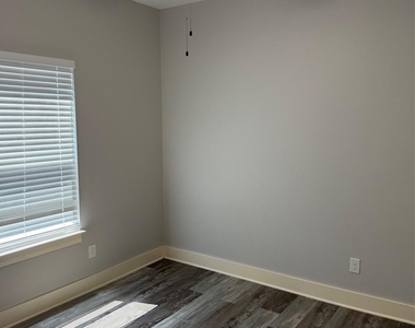 4906 Dry Creek Road - Photo Thumbnail 16