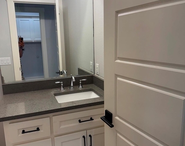 4906 Dry Creek Road - Photo Thumbnail 17