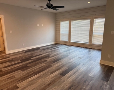 4906 Dry Creek Road - Photo Thumbnail 3