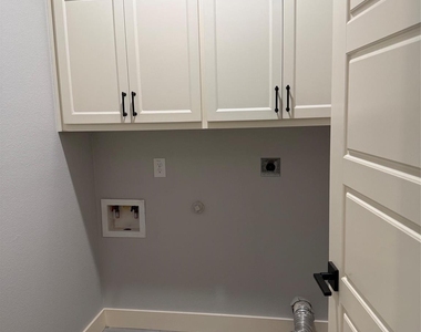 4906 Dry Creek Road - Photo Thumbnail 19