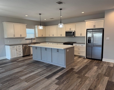 4906 Dry Creek Road - Photo Thumbnail 5