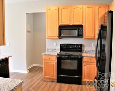 1218 Haden Drive - Photo Thumbnail 4
