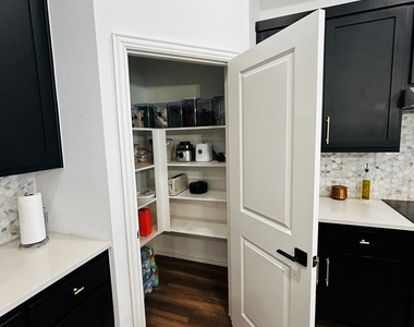2106 Franklin Street - Photo Thumbnail 21