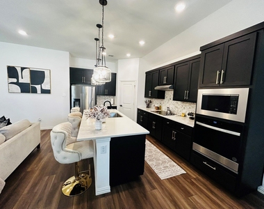 2106 Franklin Street - Photo Thumbnail 15