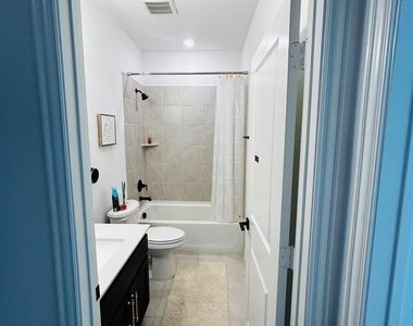 2106 Franklin Street - Photo Thumbnail 5