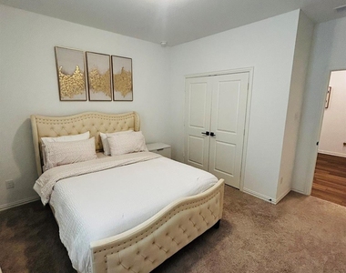 2106 Franklin Street - Photo Thumbnail 11