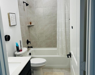 2106 Franklin Street - Photo Thumbnail 4