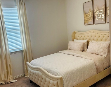 2106 Franklin Street - Photo Thumbnail 10