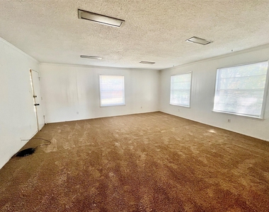 1811 Redwood Street - Photo Thumbnail 10