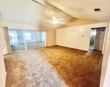 1811 Redwood Street - Photo Thumbnail 2