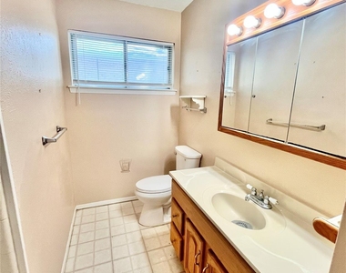 1811 Redwood Street - Photo Thumbnail 18