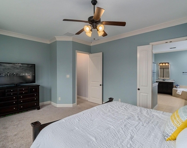 410 Oxford Place - Photo Thumbnail 10