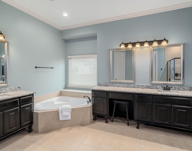410 Oxford Place - Photo Thumbnail 11