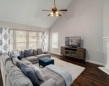 410 Oxford Place - Photo Thumbnail 7