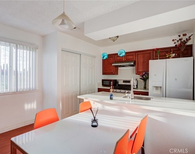 1751 Fullerton - Photo Thumbnail 12