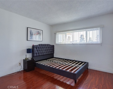 1751 Fullerton - Photo Thumbnail 15