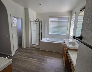 12737 Burbank Road - Photo Thumbnail 5