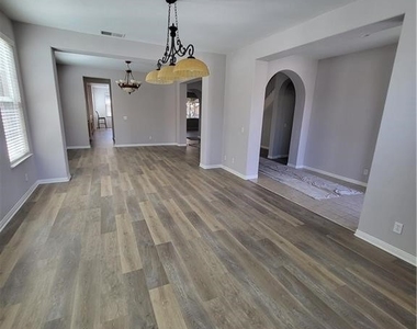 12737 Burbank Road - Photo Thumbnail 4