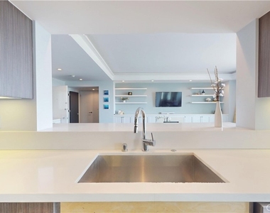 818 N Doheny Drive - Photo Thumbnail 8