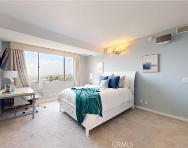 818 N Doheny Drive - Photo Thumbnail 27