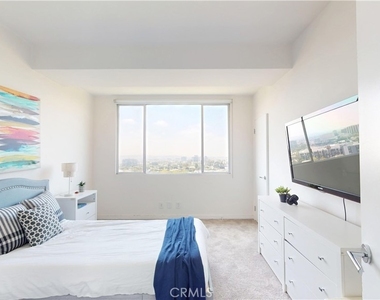 818 N Doheny Drive - Photo Thumbnail 19