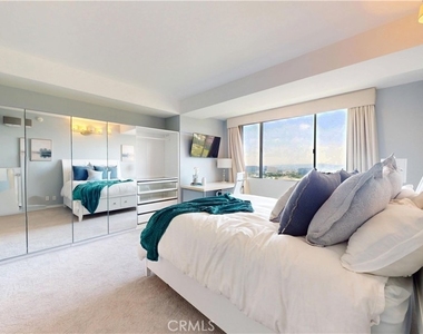 818 N Doheny Drive - Photo Thumbnail 24